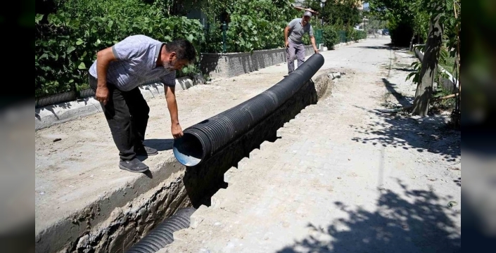Kuşadası'nda yağmur suyu hattı atağı: 294 metre altyapı yenileniyor