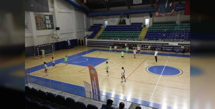 Kütahya'da gençler için hentbol kursu heyecanı