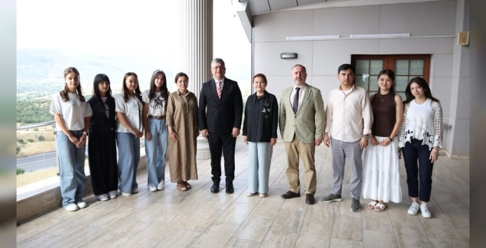 Kütahya Dumlupınar Üniversitesi'nde Semerkantlı öğrenciler yaz okuluna katılıyor
