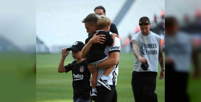 Leandro Trossard, 20 bin taraftarın coşkusuyla Beşiktaş'a imza attı