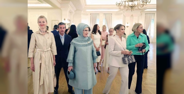 Lider eşleri dijital çağda çocukları bekleyen tehlikeler için bir araya geldi