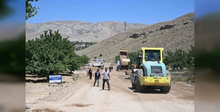 Malatya'da 55 mahalleyi birbirine bağlayan yolda standart yükseliyor