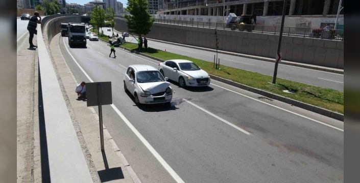Malatya'da altgeçitte otomobiller çarpıştı: 3 yaralı