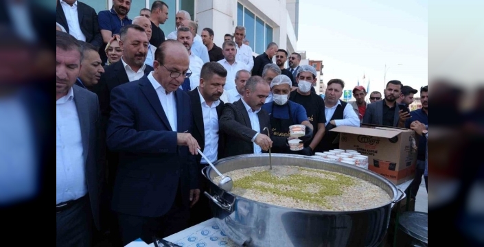 Malatya'da aşure ikramıyla birliğe vurgu: Deprem sonrası umut mesajı