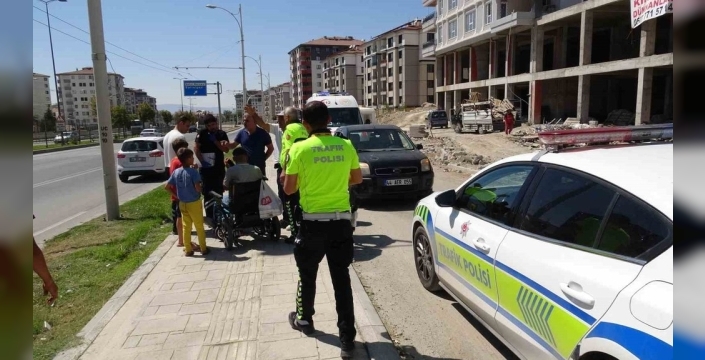 Malatya'da engelli vatandaşa otomobil çarptı, şans eseri yaralanan olmadı