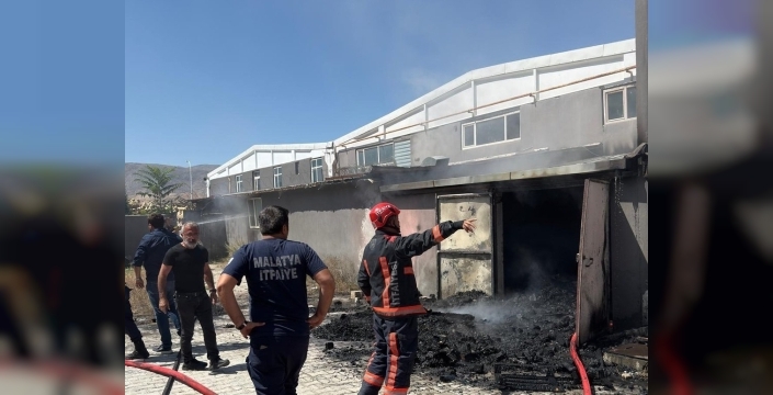 Malatya'daki tekstil fabrikasında yangın paniği