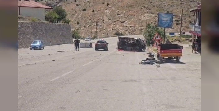 Malatya-Kayseri yolunda yürekler ağza geldi: İki pikap çarpıştı, 3 yaralı