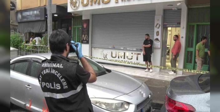 Maltepe'de korku dolu anlar: Motosikletli soyguncular kuyumcuyu hedef aldı!