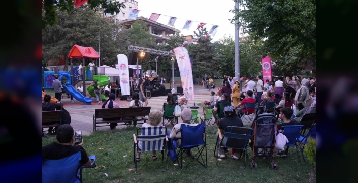 Maltepe'de nostaljik yaz akşamları müzikle dolup taşıyor