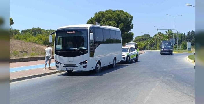 Manavgat'ta kan donduran kaza: Motosiklet otel servisine böyle çarptı, sürücü yaralandı