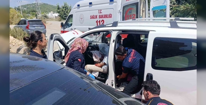 Manavgat'ta yürekleri ağza getiren kafa kafaya çarpışma: 1 yaralı