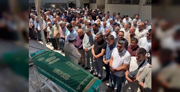 Manisa'daki trafik kazasında hayatını kaybedenler dualarla uğurlandı