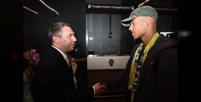 Mason Greenwood İstanbul'da: Fenerbahçe taraftarından coşkulu karşılama!