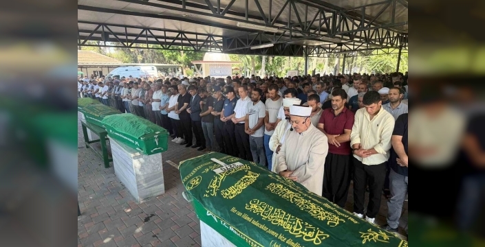 Mersin'de boğulan aile, feryatlar arasında son yolculuğuna uğurlandı