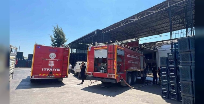Mersin'de sebze ve meyve halinde yangın paniği