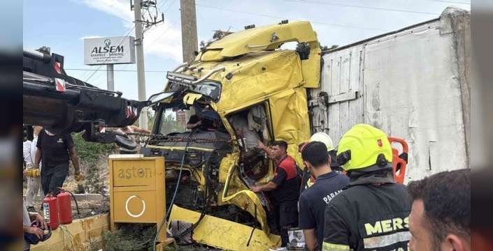 Mersin'de tır kazasında 1 çocuk hayatını kaybetti, 2 kişi yaralandı