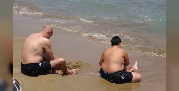 Mersin plajları yaz sıcaklarında dolup taştı