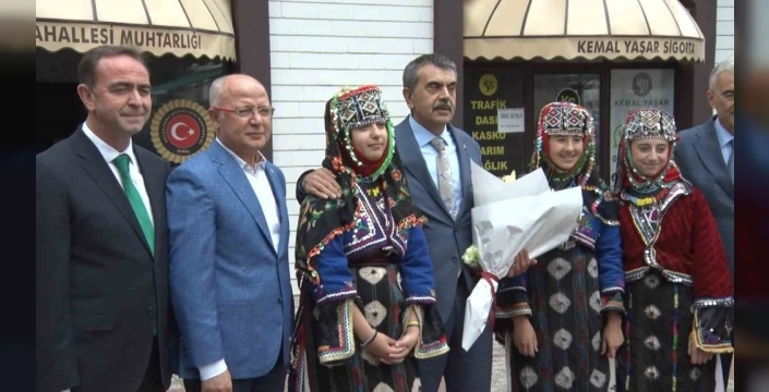 Milli Eğitim Bakanı Tekin, Bursa'da hemşehri derneklerinin önemine dikkat çekti