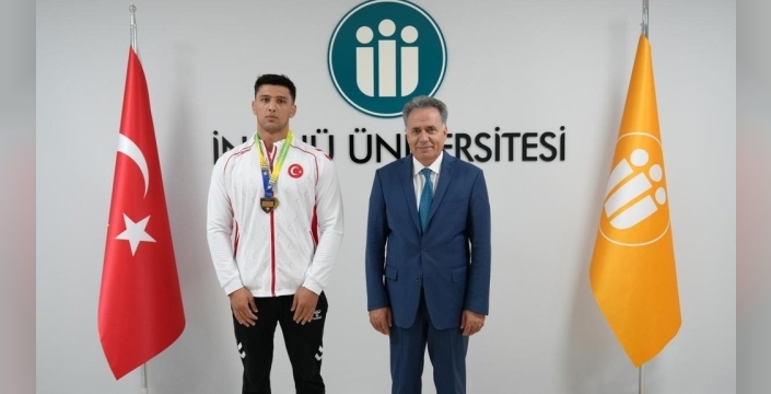 Milli güreşçiden olimpiyat hedefi: Rektör Akpolat'a ziyaret