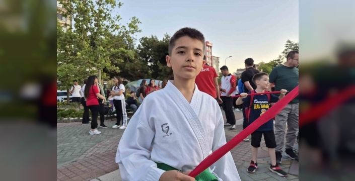 Minik yürekler 15 Temmuz ruhunu sancakla taşıdı