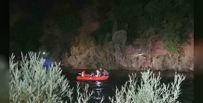 Munzur'un azgın sularına yuvarlanan araçtan mucize kurtuluş: 2 yaralı