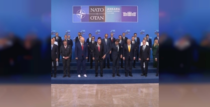 NATO zirvesinde Trump'ı şaşırtan detay: Beyaz spor ayakkabıları!