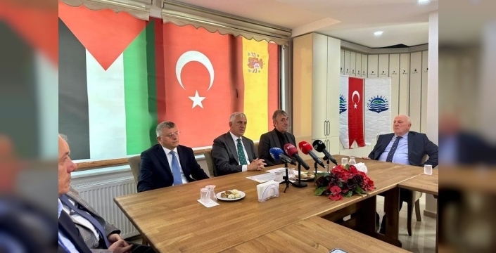 Of Belediye Başkanı'ndan İspanya Milli Takımı'na fahri hemşehrilik beratı