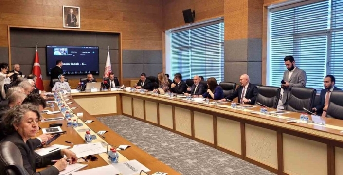 Okul güvenliği mercek altında: Sosyal medya devleri komisyona hesap verdi