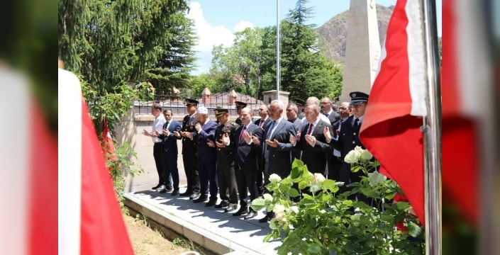 Oltu'da 15 Temmuz şehitleri, dualarla anıldı