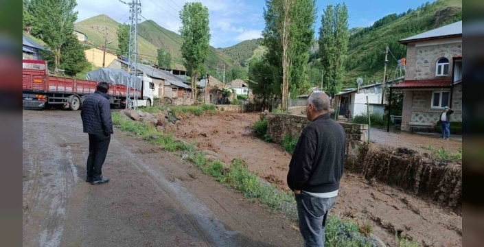 Oltu'da sular kabardı, evler ve bahçeler çaresiz kaldı: Yağmur sele dönüştü