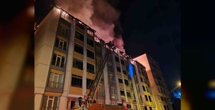 Ordu’da gece yarısı yangın paniği: Çatı alev alev yandı