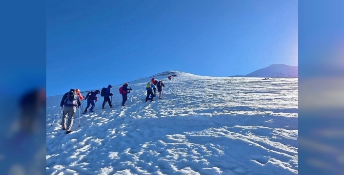 Ordulu dağcılar, Ağrı Dağı zirvesine ulaşarak büyük bir başarı elde etti