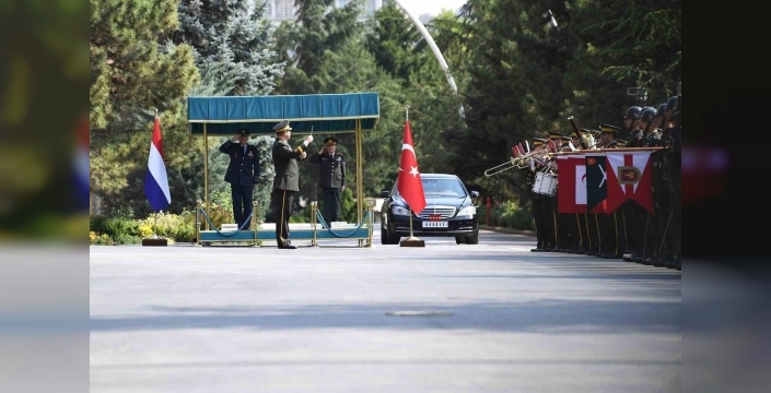 Orgeneral Bayraktaroğlu, Hollandalı mevkidaşı ile kritik görüşme gerçekleştirdi