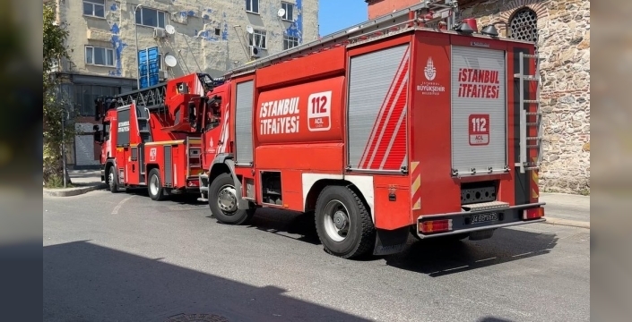 Ortaköy semasını duman bulutu kapladı: İETT otobüsü yolda kaldı, trafik kilitlendi