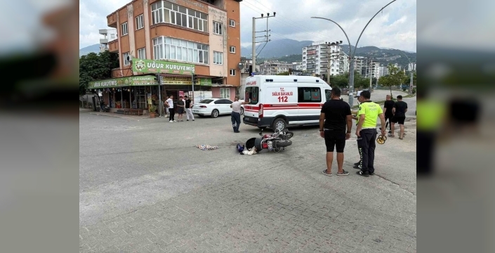 Osmaniye'de otomobil ve motosiklet çarpıştı, bir kişi yaralandı
