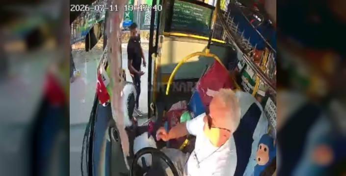 Otobüs şoförüne küfür ve tehdit: Yolcu dehşeti kamerada
