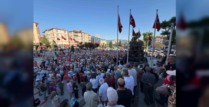 Özgür Özel'den Deniz Göktaş'a destek mesajı