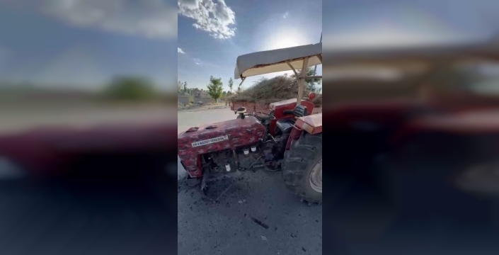 Patnos'ta taksi ile traktör çarpıştı: 3 yaralı
