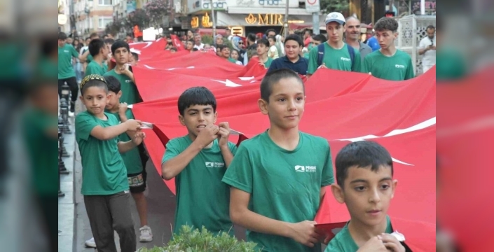 Pendik, 15 Temmuz'un yıldönümünde şehit ve gazileri anmak için tek yürek oldu