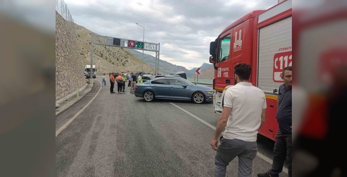 Pirinkayalar Tüneli çıkışında dehşet: Kafa kafaya çarpışma, 4 yaralı, 3'ü ağır!