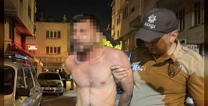 Polis devriyesini kesen kavgada iki genç direniş gösterdi