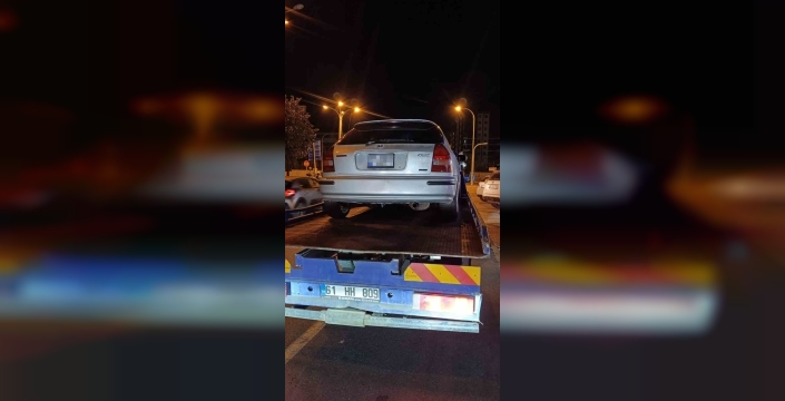 Polis 'dur' ihtarına uymayan sürücüyü Başakşehir'de nefes kesen kovalamaca ile yakaladı
