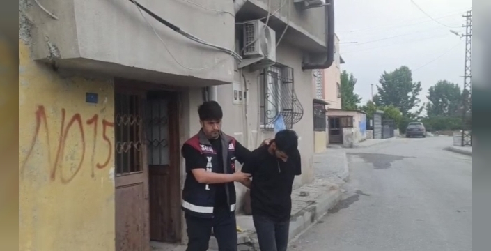 Polisiz diye kandırıp 100 milyonluk vurgun yaptılar, son anda tatlı ikram ettiler!