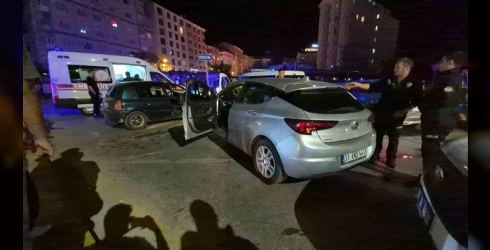 Refüjü düz sanan alkollü sürücü dehşet saçtı: Bir otomobil de ezdi geçti