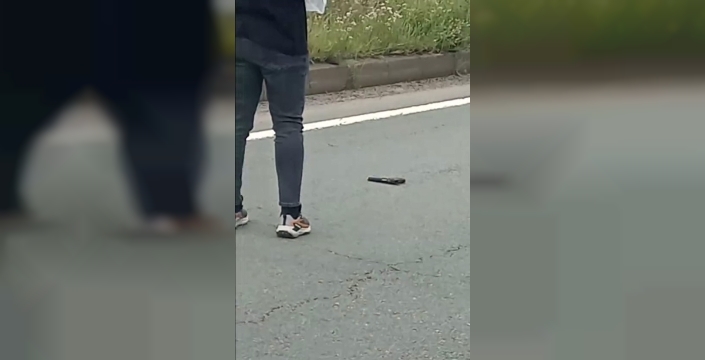 Rize'de yol ortasında bulunan silah paniğe yol açtı
