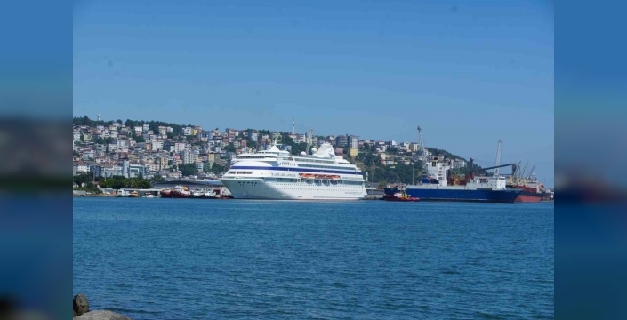 Rusların gözdesi Astoria Grande, Samsun'a demirledi: Turistler şehri keşfe çıktı