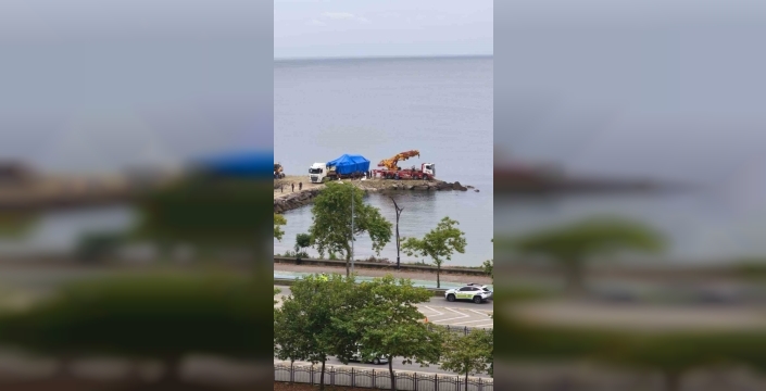 Sahil Güvenlik botu kayalıklara oturdu: 6 yaralı, vinçle kurtarma operasyonu