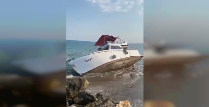 Sahilde dram: Arızalanan tekne çekilirken denize gömüldü