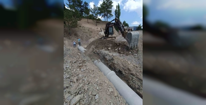 Saimbeyli'de altyapı ve su sorunları çözüldü, çiftçinin yüzü güldü