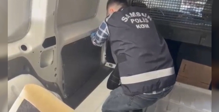 Samsun'da aracın döşemesinde 47 ruhsatsız tabanca bulundu